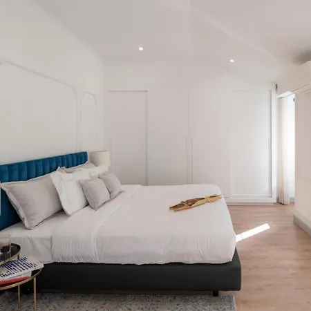 Appartement Via Augusta 129 *